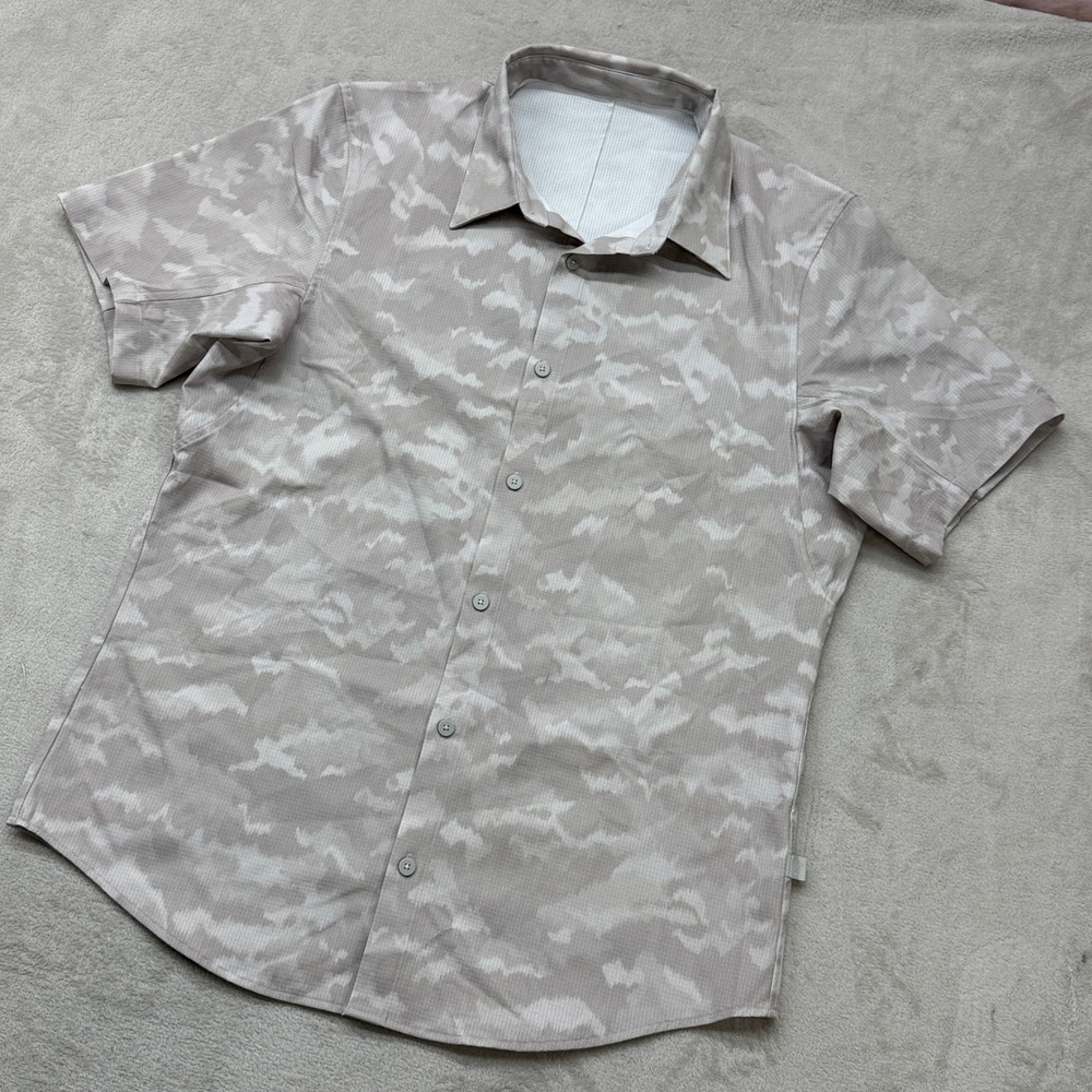 Lululemon Commission Button Down Shirt Men L Gray Camo Short Sleeve Ripstop Prep